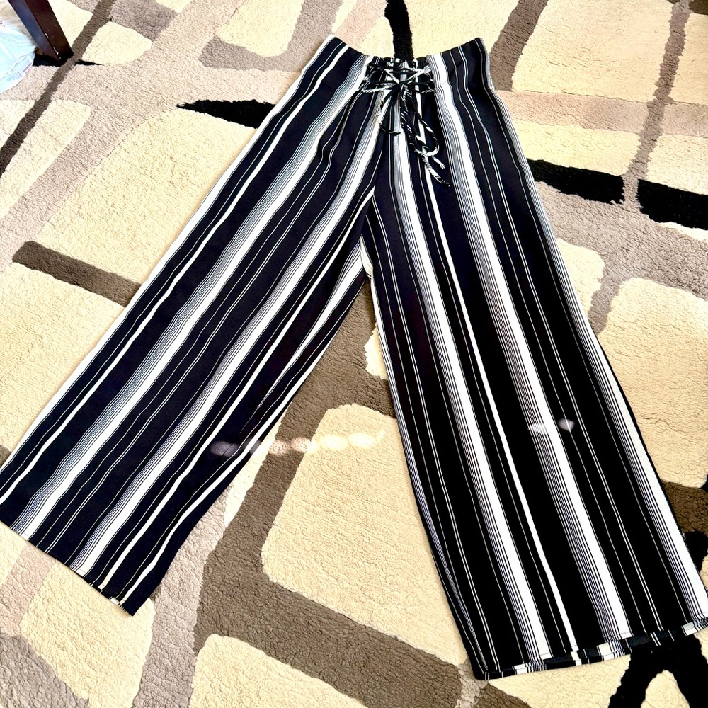 Green Envelope Blue n White Stripped Wide Legged Pants - Sz M